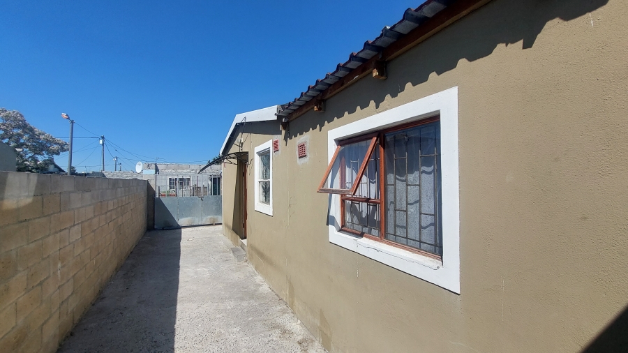 2 Bedroom Property for Sale in Park Village Western Cape